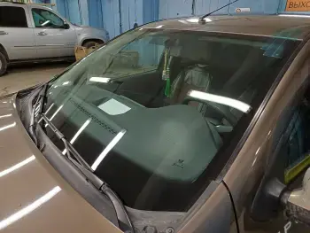 Новое лобовое стекло на автомобиле Renault Logan Stepway